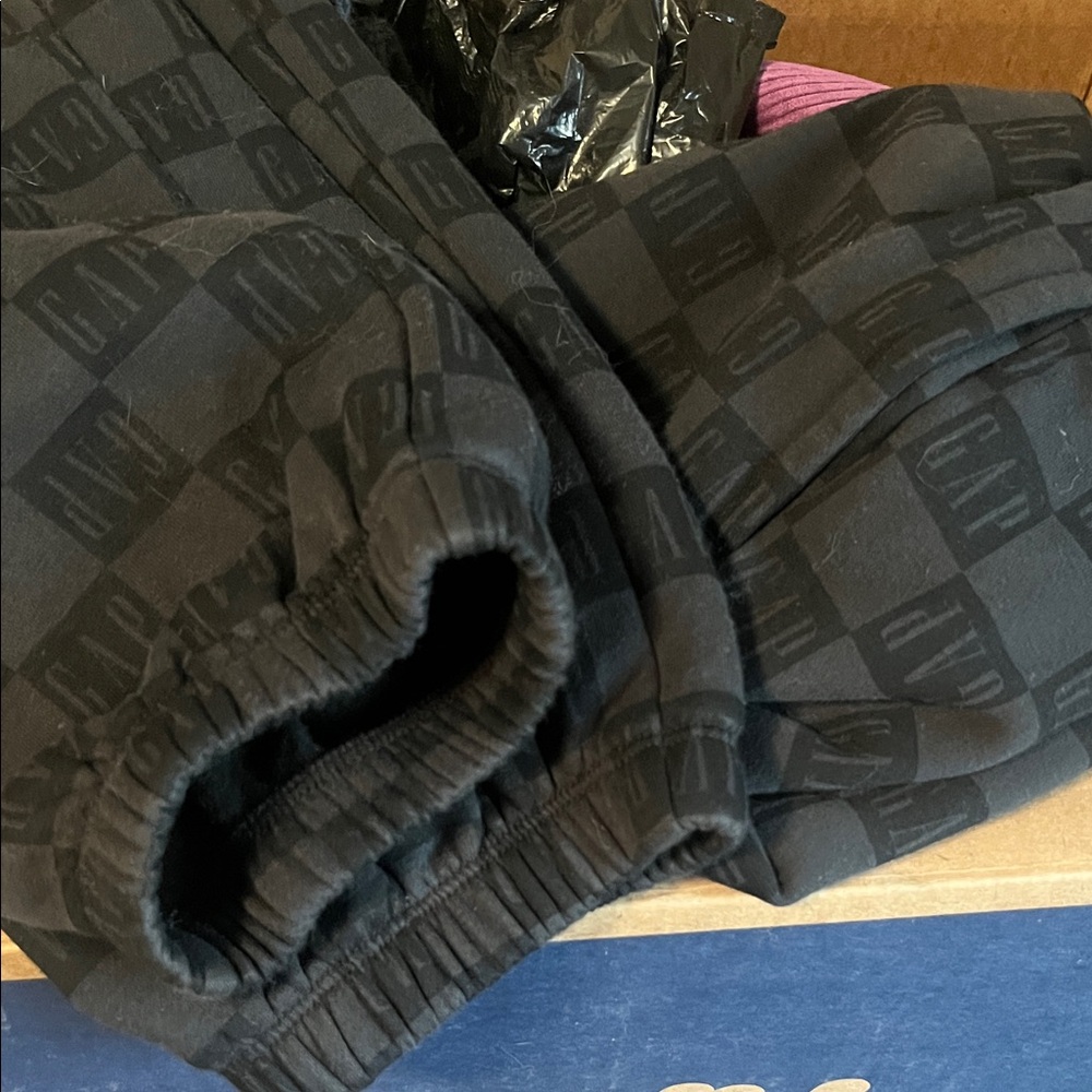 GAP Dark Checkered Pattern joggers - Picture 5 of 9